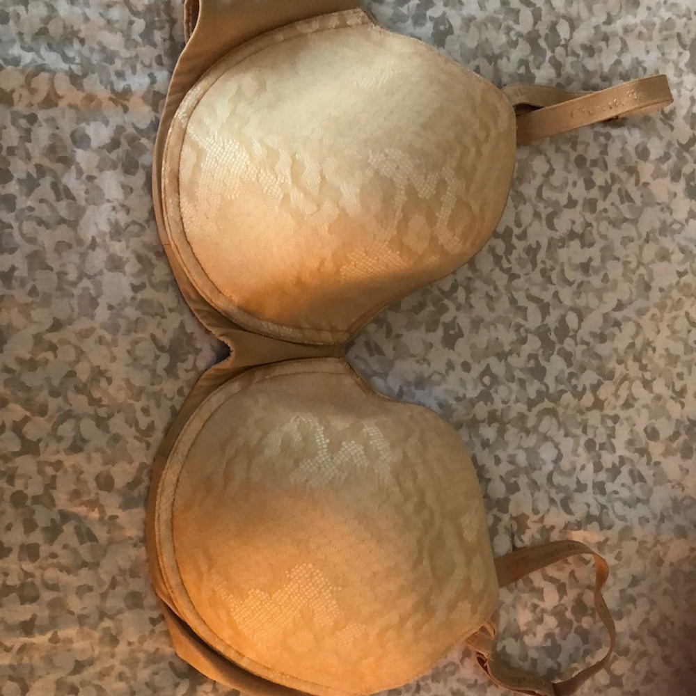 Chantelle Bra. Never Worn. Size 32DDD.